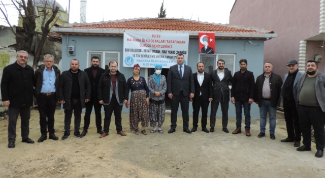 Malkara Ülkü Ocakları İlçe Başkanlığı, Ülkücü Şehitler ve Tüm Şehitler Anısına Yaptığı Evi Sahibine Teslim Etti