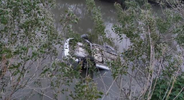 Otomobil Tunca Nehri'ne uçtu: 2 ölü, 1 yaralı