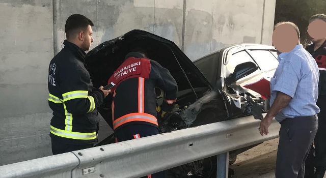 Araçta sıkışan sürücü kurtarıldı