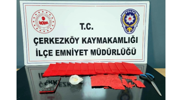 Aile içi şiddet ihbarına giden polis, uyuşturucu ele geçirdi