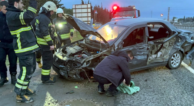 Kontrolden çıkan otomobil bariyerlere çarptı; 1 yaralı
