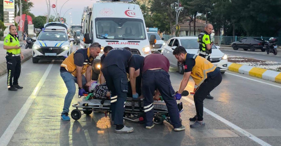 Motosikletlerin çarpıştığı kaza kamerada