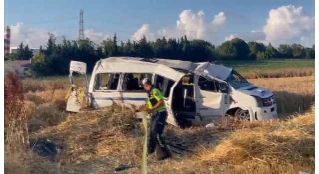 Silivri'de servis minibüsü devrildi; 2 ölü, 10 yaralı