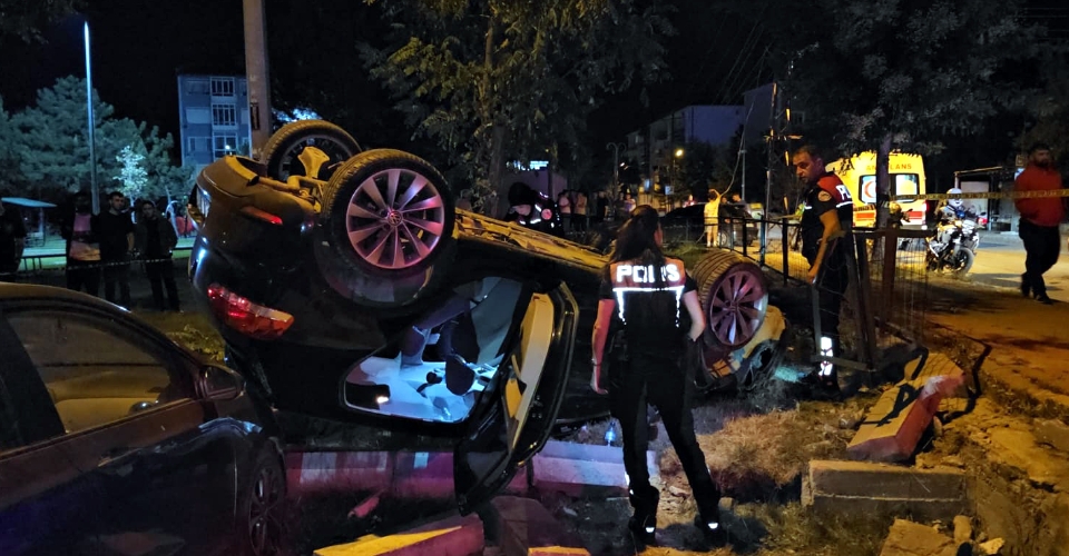 Seyir halinde alev alan otomobil, yandı