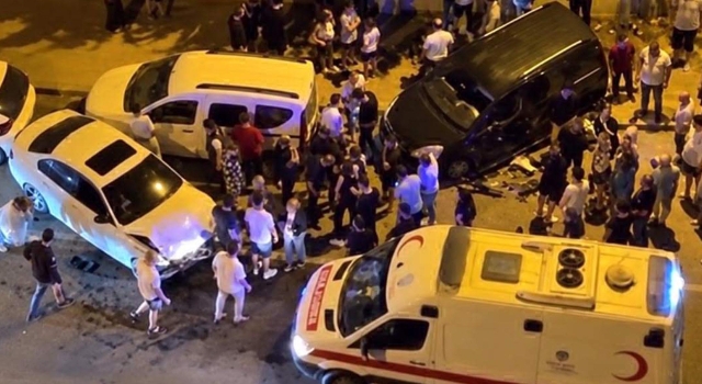 Çorlu'da 3 aracın karıştığı kazada 1 kişi yaralandı