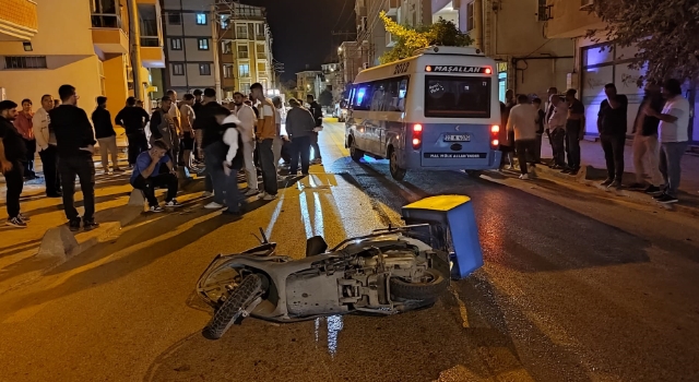 Motosiklet yayaya çarptı; 1’i ağır, 2 yaralı