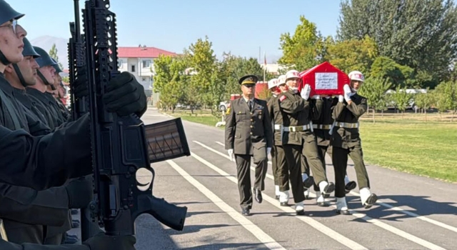 Şehit asker için tören düzenlendi