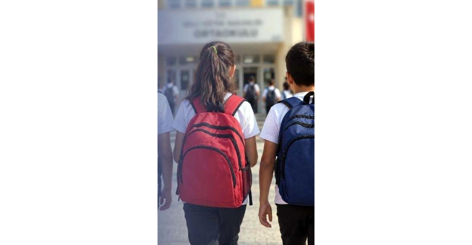 Tekirdağ Büyükşehir Belediyesi'nden öğrencilere okul çantası ve kırtasiye desteği