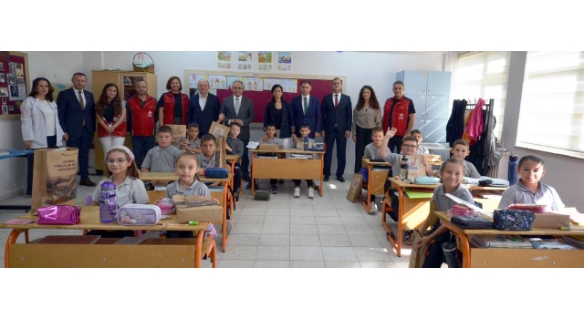 Vakıflardan okul kütüphanelerine kitap desteği