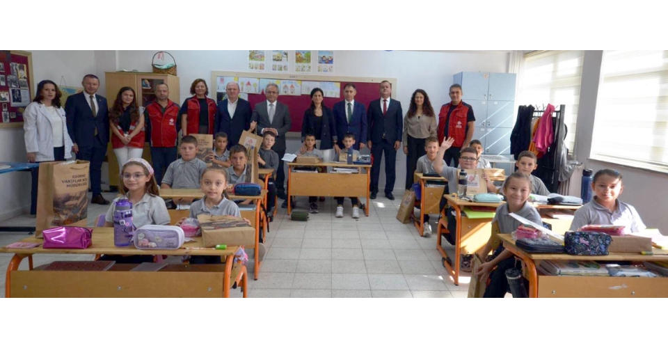 Vakıflardan okul kütüphanelerine kitap desteği