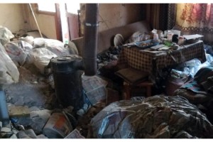 Çorlu'da çöp ev belediye tarafından temizlendi