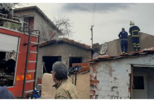 Tek katlı ev yandı