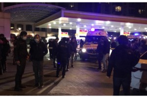 Beyoğlu'nda polise silahlı saldırı: 2 polis yaralı