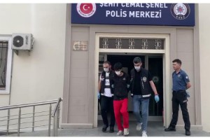 Kendisini polis olarak tanıtıp girdiği evde 14 vatandaşını bağlayıp gasp etti