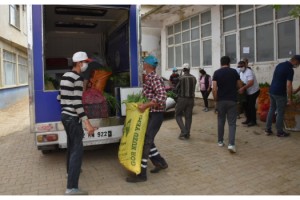 Koronavirüs vakaları görülen köydeki ürünleri belediye ve STK’lar satın aldı