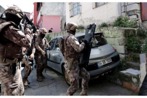 Yasak öncesi İstanbul sokaklarında nefes kesen uyuşturucu baskınları