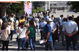 Sosyal mesafeye uymayan velileri polis uyardı