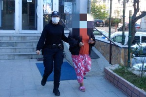 İntihara teşebbüs eden kadın, arandığı belirlenince tutuklandı