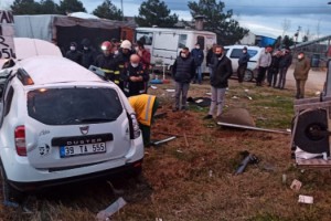 Lüleburgaz'da otomobille minibüs çarpıştı: 2 ölü, 1 yaralı