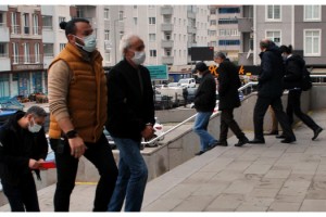 Tartıştığı eşini 5 yerinden bıçakladı