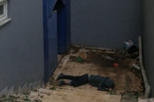 Tutuklandıktan sonra götürüldüğü polis merkezinde tuvalet penceresinden atladı