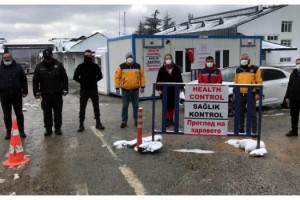 Dereköy Sınır Kapısı'nda sağlık ekipleri 24 saat görev başında