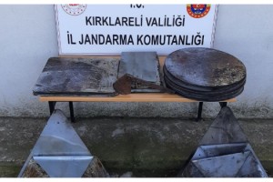 Kırklareli'nde trafik levhasını çalıp, satışa hazırlanan 2 kişi suçüstü yakalandı