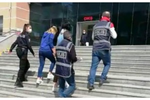 Tuzak kurdukları kişilere görüntülerle şantaj yapan çeteye operasyon; 4 tutuklama