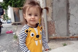 2 yaşındaki kızını pencereden attı