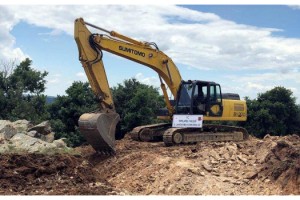 İş makinesi ile kaçak kazı yaparken yakalandılar