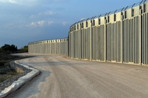 Yunanistan'dan Türkiye sınırına 40 km çelik duvar