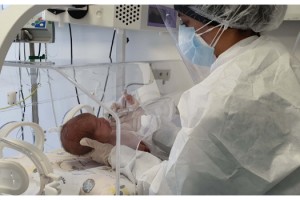 Aşısız gebelerde ölümler üç kat arttı; negatif bebekler ise aşısız aile üyelerinden koronavirüs kaptı