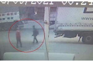 Malkara'da TIR'a binmeye çalışan göçmenler, kendilerini fark eden bekçiye silah çekti