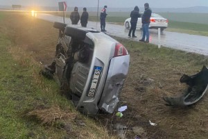 Hayrabolu yolunda otomobil takla attı; 1 yaralı