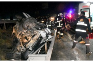 Tekirdağ'da takla atan otomobil, bariyere çarptı: 2 yaralı