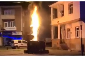 Uzunköprü'deki Adalet Anıtı, kimliği belirsiz kişilerce yakıldı