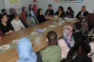 AK Parti Malkara Kadın Kolları Başkanı Ebru Ayaz, Birlikte Görev Yapacağı Yönetimini Kamuoyuna Tanıttı