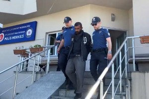 Bebek Sahilinde çırılçıplak güneşlenen şüphelinin akli dengesinin yerinde olmadığı belirlendi