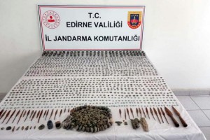 Jandarmanın baskın yaptığı evde 3 bin 183 tarihi eser ele geçirildi