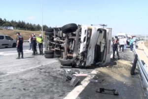 Silivri'de sapağı kaçıran sürücü kazaya neden oldu: 1'i ağır 3 yaralı