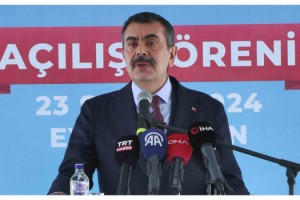 Bakan Tekin: Öğrencilerimizin masasına yılda yaklaşık 200 milyon adet kitap bırakıyoruz