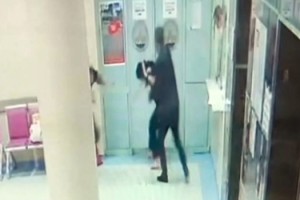 Hasta yakını, annesinin ölüm haberini veren kadın doktoru yumrukladı