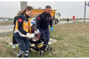 İki otomobil çarpıştı: 1'i çocuk 5 yaralı