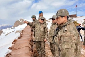 Orgeneral Bayraktaroğlu, sınır ötesi ve hudut hattındaki askerleri denetledi