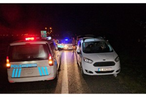 Sürücüsünün ‘dur’ ihtarına uymadığı hafif ticari araçtan 6 kaçak göçmen çıktı