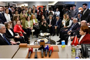 Dervişoğlu, Akşener'den görevi devraldı