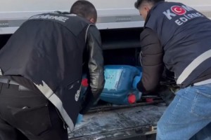 Park halindeki TIR'da 24 kilo kokain ele geçirildi