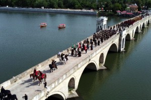 Edirne'de fetih ruhu; şahi topları eşliğinde Meriç Köprüsü'nden geçtiler