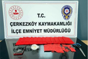 Aile içi şiddet ihbarına giden polis, uyuşturucu ele geçirdi