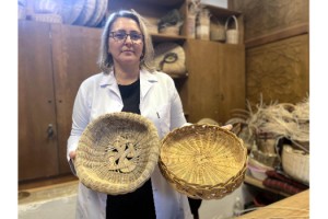 Babaannesinden gördüğü sepet örücülüğünde ustalaştı, kültürel miras taşıyıcısı oldu